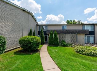8248 Karam Blvd, Warren, MI