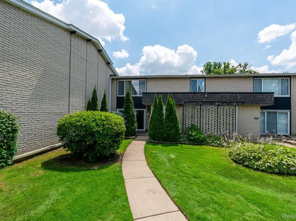 8248 Karam Blvd, Warren, MI 48093