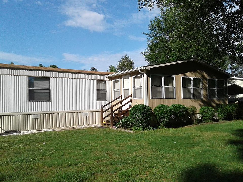 1st image of 684 Hawthorne Dr