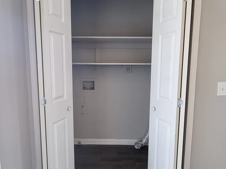 washer dryer hookups in 3 bedrooms and select 2 bedrooms