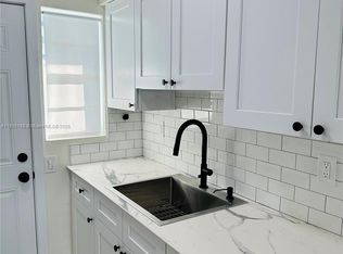 8080 Tatum Waterway Dr APT 17, Miami Beach, FL 33141