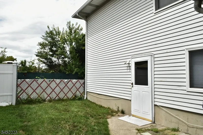 2 bed, 1.0 bath, $2,500 — Photo 2