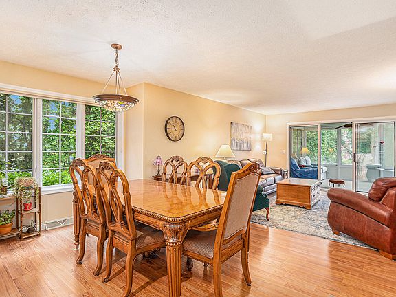 5th image of 105 Crestwood Dr