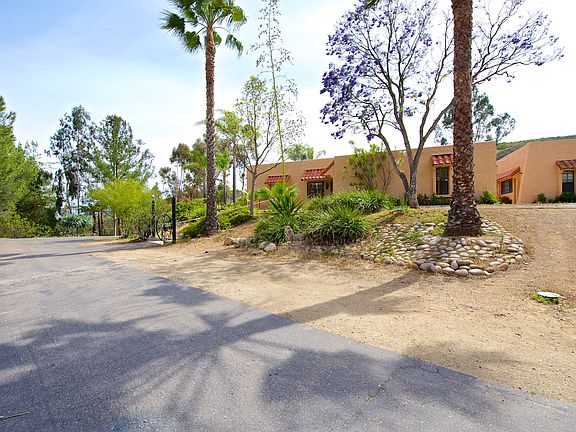 3rd image of 11853 Oak Creek Dr