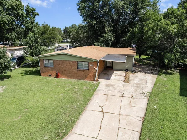 1216 E Beaumont Dr, Wichita, KS 67219