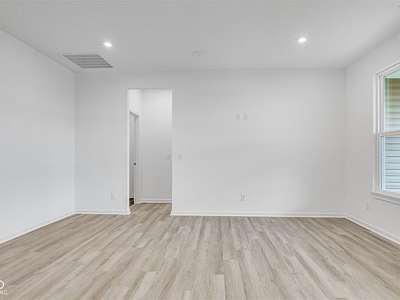 3rd image of 2081 Covey Dr