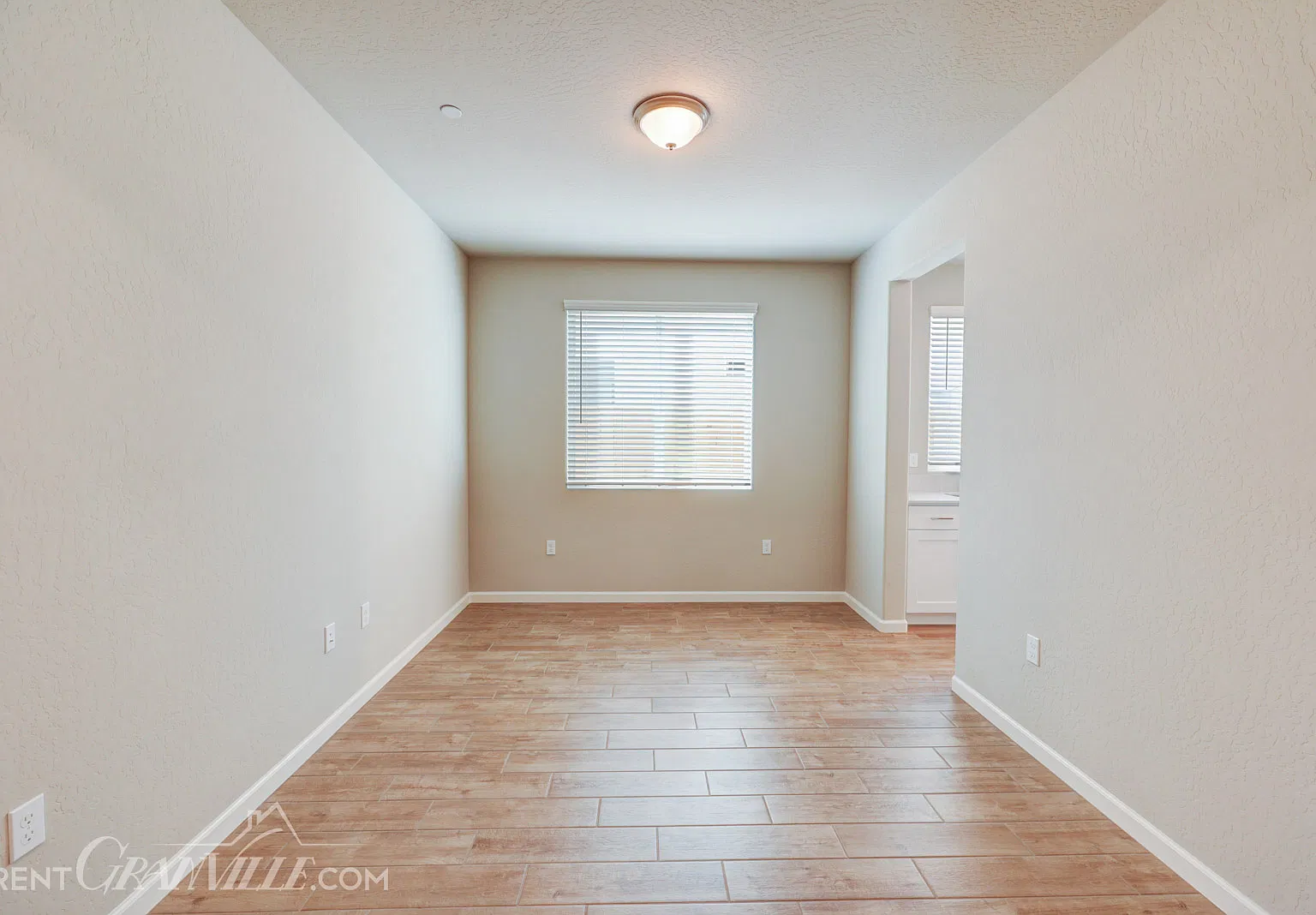 3 bed, 2007 sqft, $3,000 — Photo 3