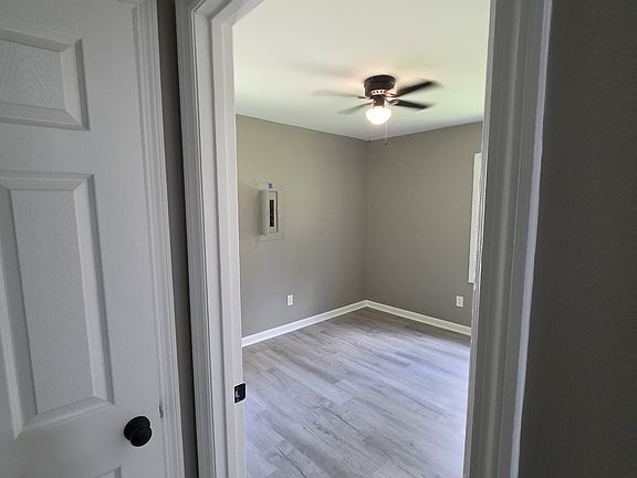 5th image of 2412 Springhill Rd