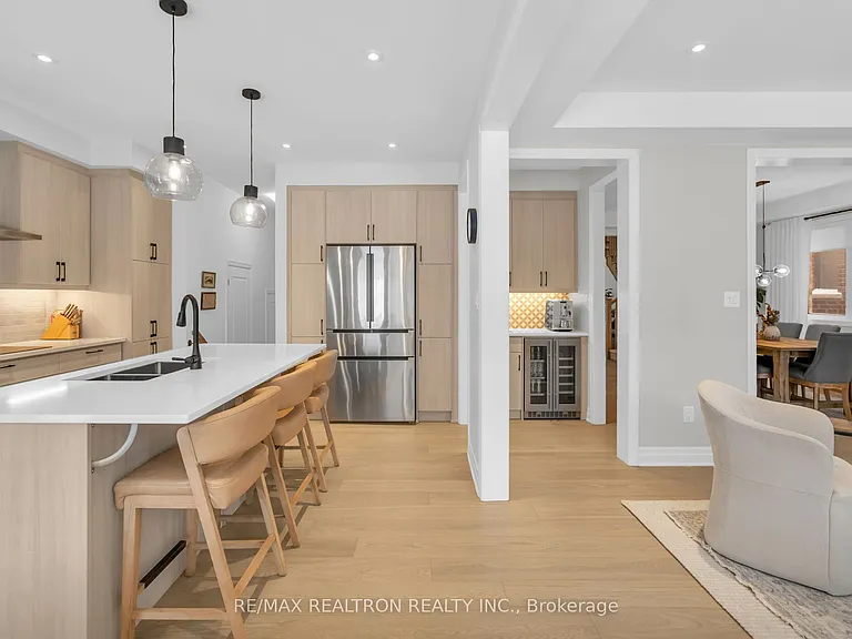 669 Newlove St — Photo 25