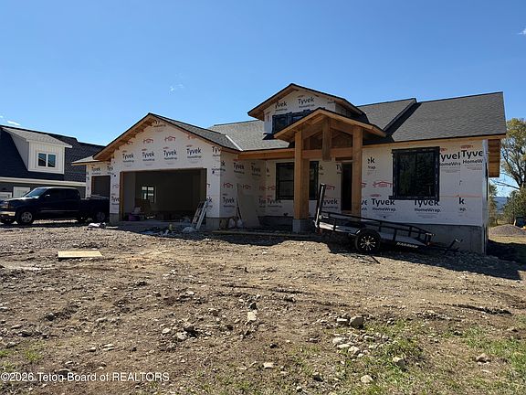 3rd image of 180 Hardman Rd