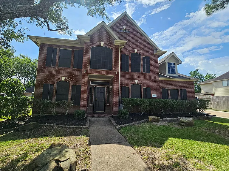 3709 Pinehurst Dr — Photo 1