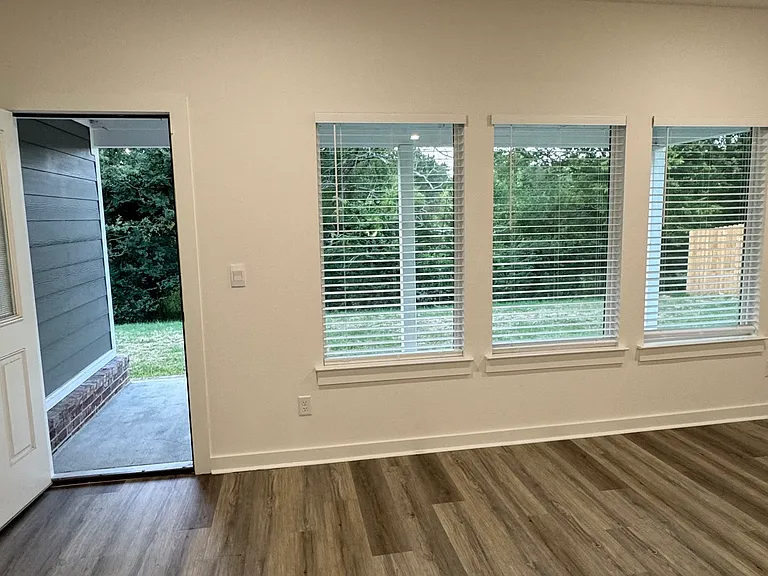 4340 Sloan Dr — Photo 18