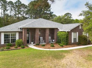 2400 Crescent Rd, Navarre, FL 32566