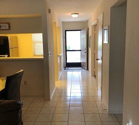 5th image of 713 SW 47th Ter Suite 101