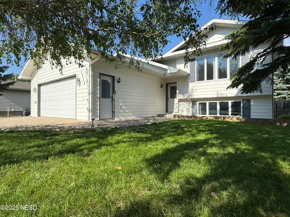 1016 22nd St NE, Watertown, SD 57201