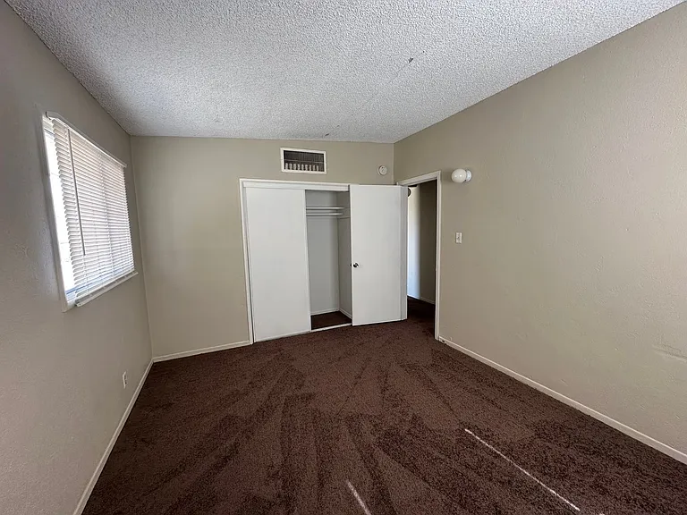 237 Palm Dr — Photo 9