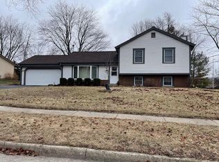 1208 Timber Rdg, Pewaukee, WI 53072