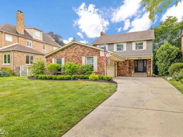 725 Fisher Rd, Grosse Pointe, MI 48230