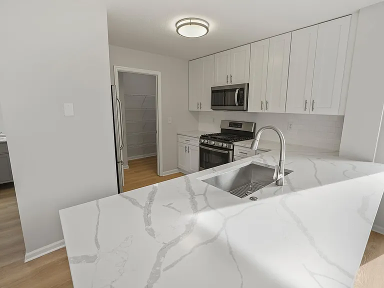 6447 Walnut Fork Dr — Photo 17