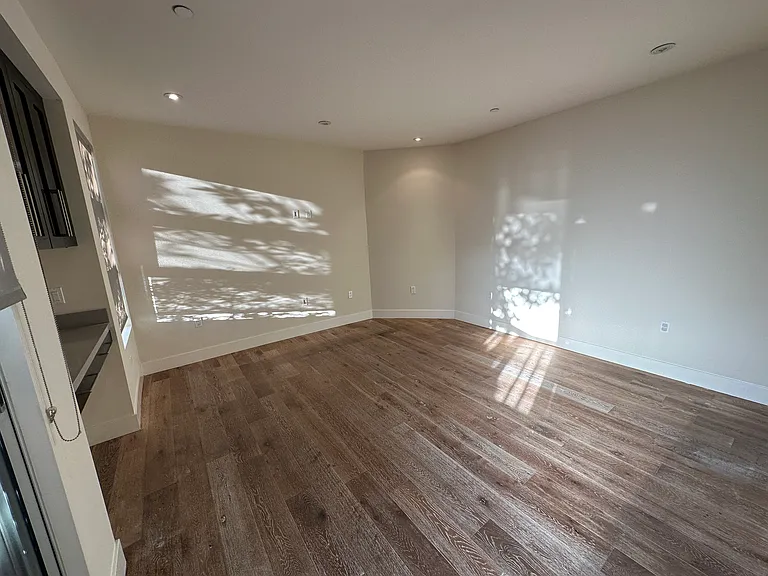 1666 Greenfield Ave #102 — Photo 33