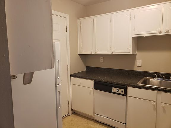 4th image of 2500 Peachwood Cir NE #5