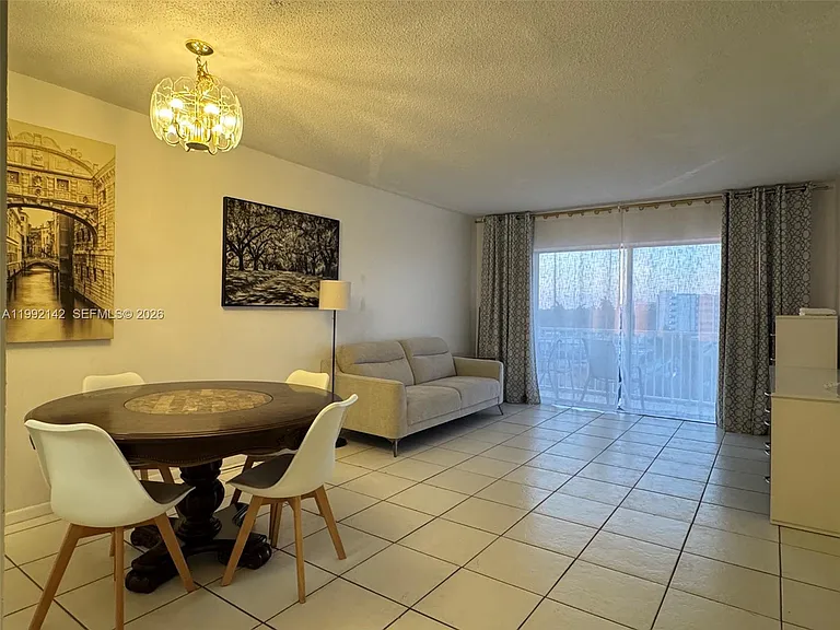 2200 E Hallandale Beach Blvd #605 — Photo 8