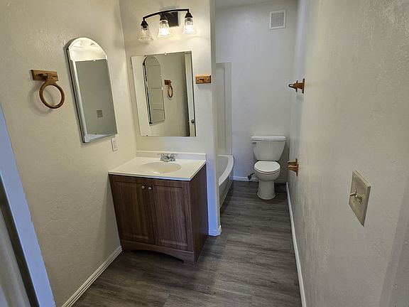 5th image of 1517 W Saint Clair St