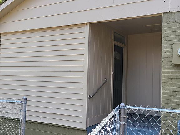 Front door with 3 steps and hand rail