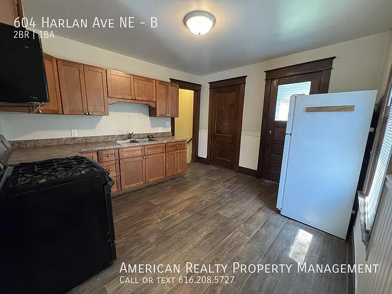 604 Harlan Ave NE #B — Photo 9