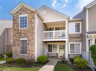 111 Silverstone Dr, Carpentersville, IL 60110