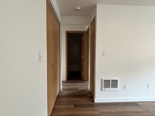 1209 E 10th St APT B