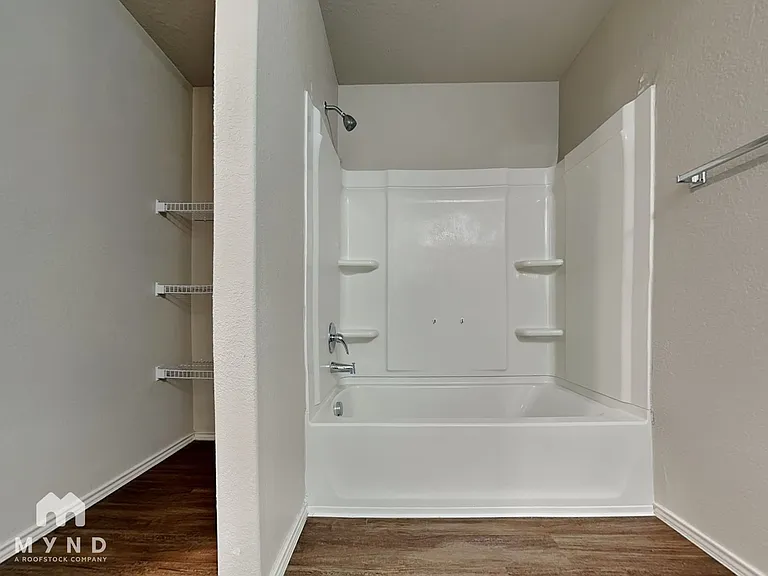 9421 Apple Ridge Ln — Photo 10