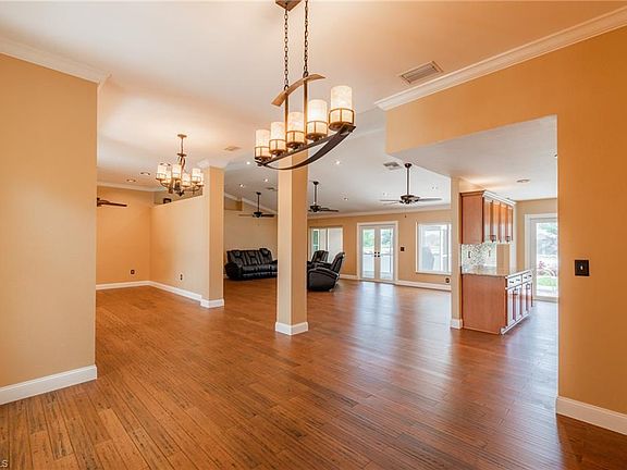 4th image of 527 NW 7th Pl
