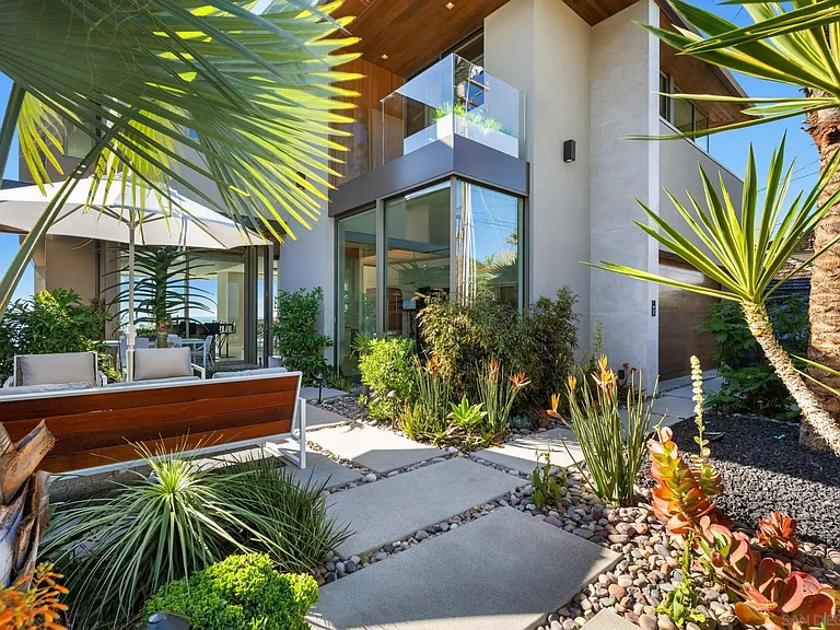6515 Neptune Pl — Photo 46