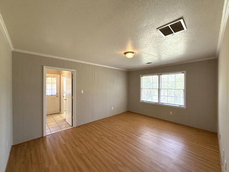 906 McLaughlin Dr — Photo 14