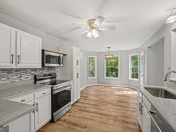 2nd image of 402 Eileen Cir