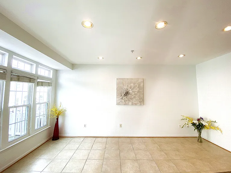 710 Market St E — Photo 9