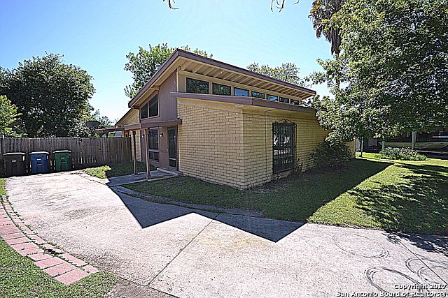 1st image of 9515 Gloria Dr