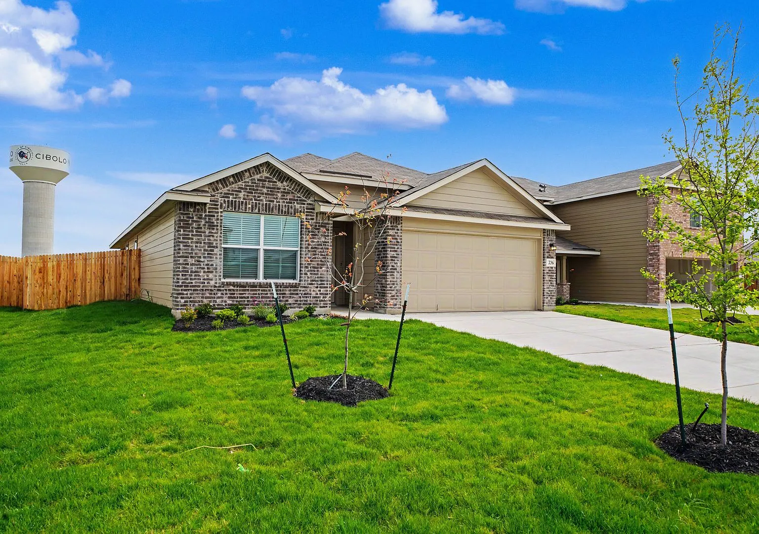 Like-New Cibolo Home with Flexible Living Space - Realtor Commission: $500 — Photo 3