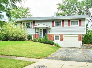 1340 Gentry Rd, Hoffman Estates, IL 60169