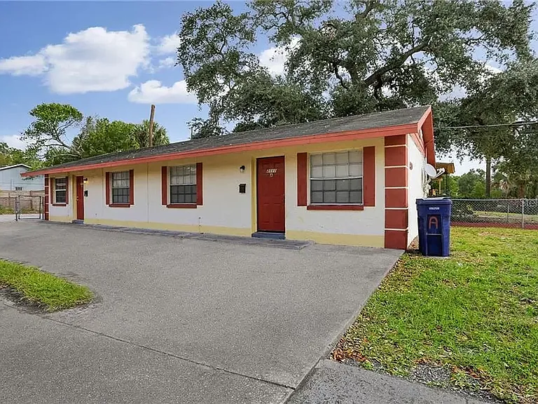 2113 W Cypress St — Photo 2