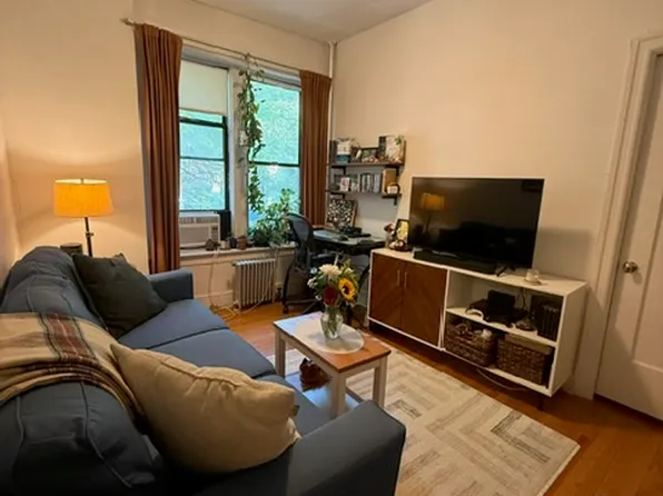 525 4th Street image 1 of 19