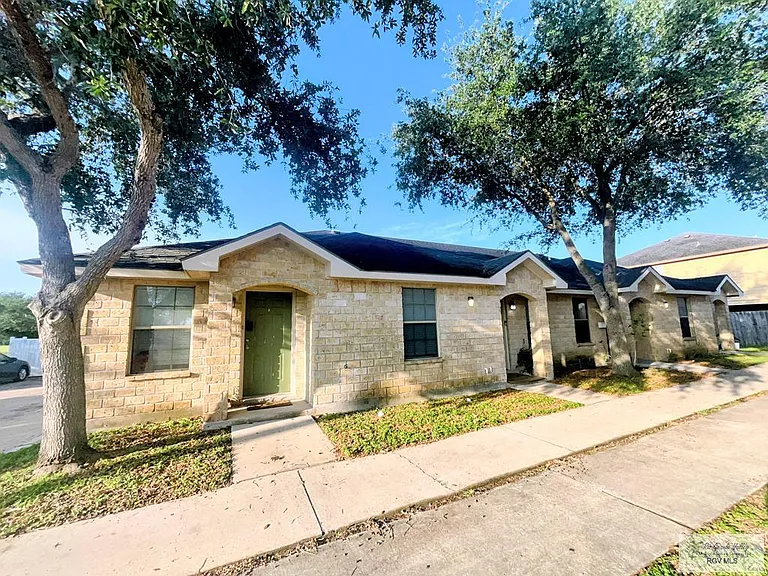 705 Sonesta Ct #B — Photo 1