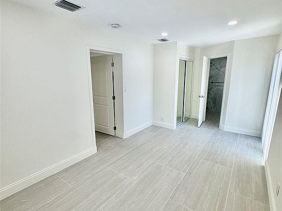 4th image of 2764 SW 47th St
