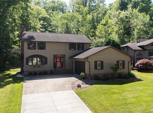8365 Crinkleroot Clearing, Brecksville, OH 44141