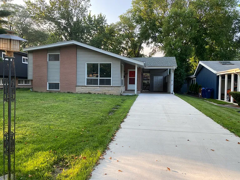 330 Forestway Dr — Photo 1