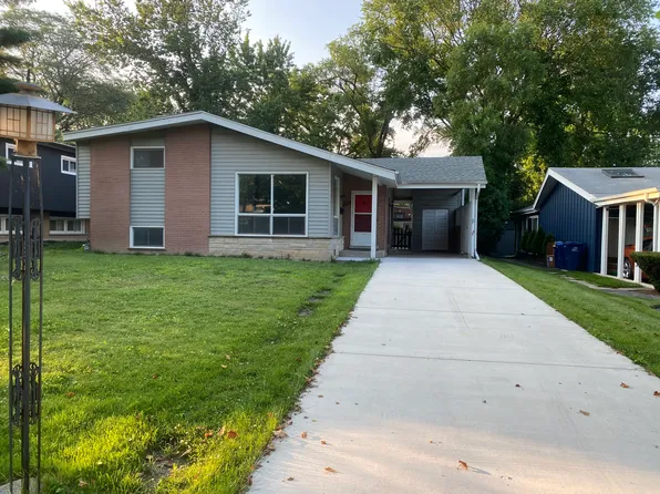 330 Forestway Dr, Northbrook, IL 60062