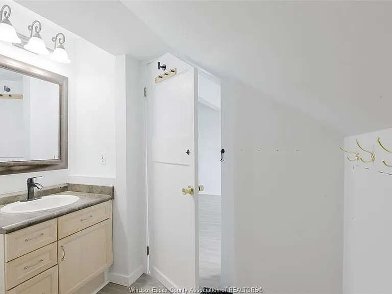 1453 Marentette Ave #UPPER — Photo 16