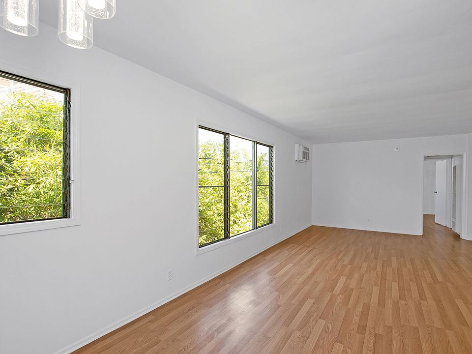 Dining area view to hallway