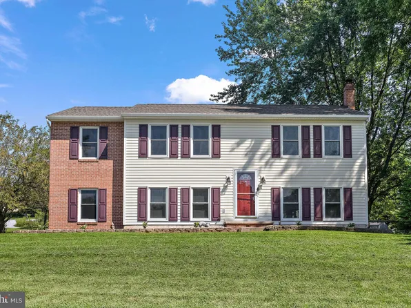 31 N Pine Creek Dr, Gap, PA 17527